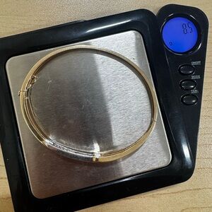 Elegant 10k yellow gold bangle